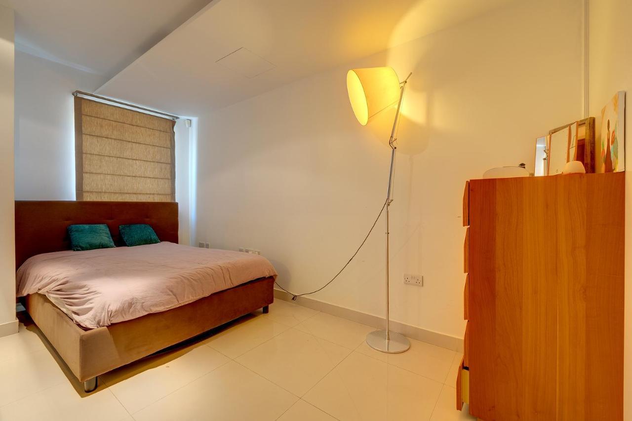 Exquisite Seafront In Spinola Bay St Julians Apartment