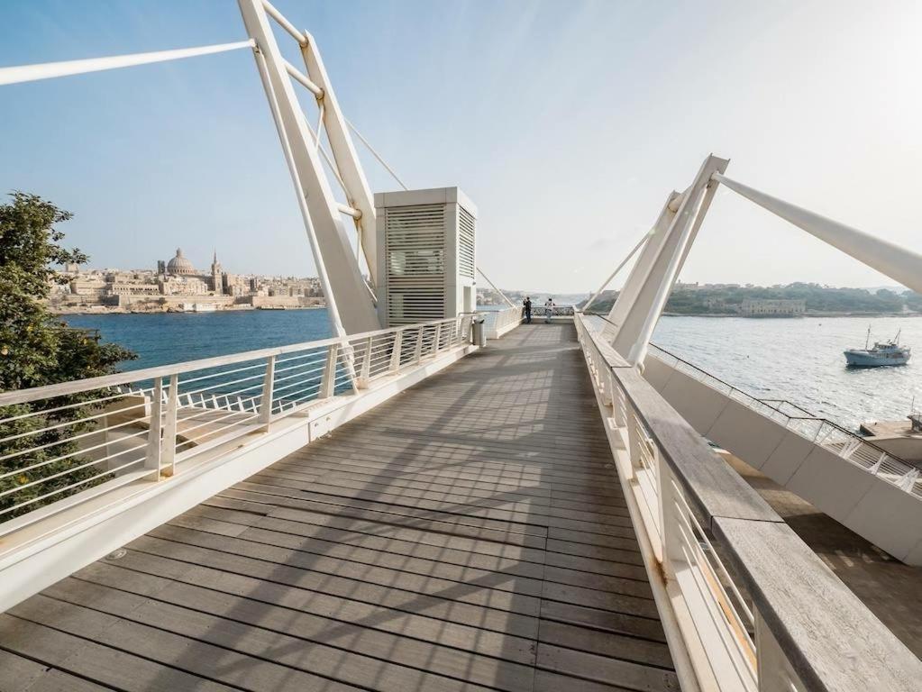 Apartment Exquisite Seafront In Spinola Bay St Julians *